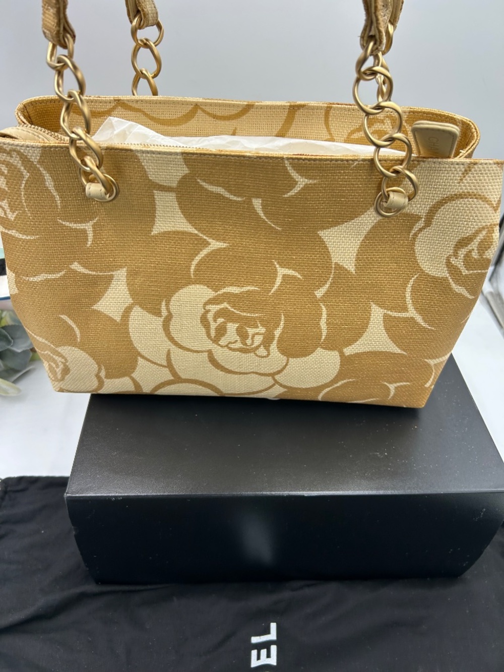 ****************Women’s Chanel Camellia Printed Raffia Chain Tote Bag. - Picture 5 of 15